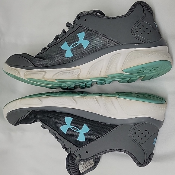 Under Armour Women's Micro G Assert Size 9. Lose material inside left shoe heel - Picture 10 of 13